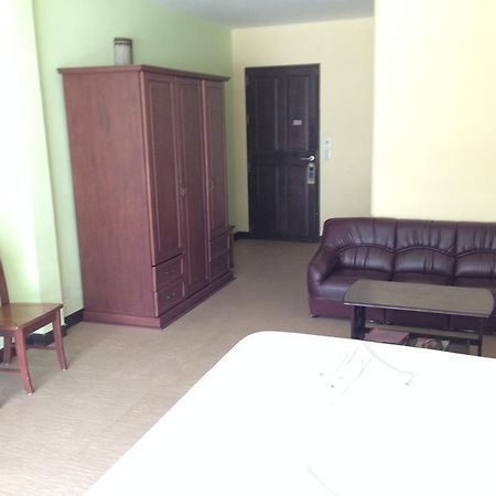 Хостел Tropicoza Patong Экстерьер фото