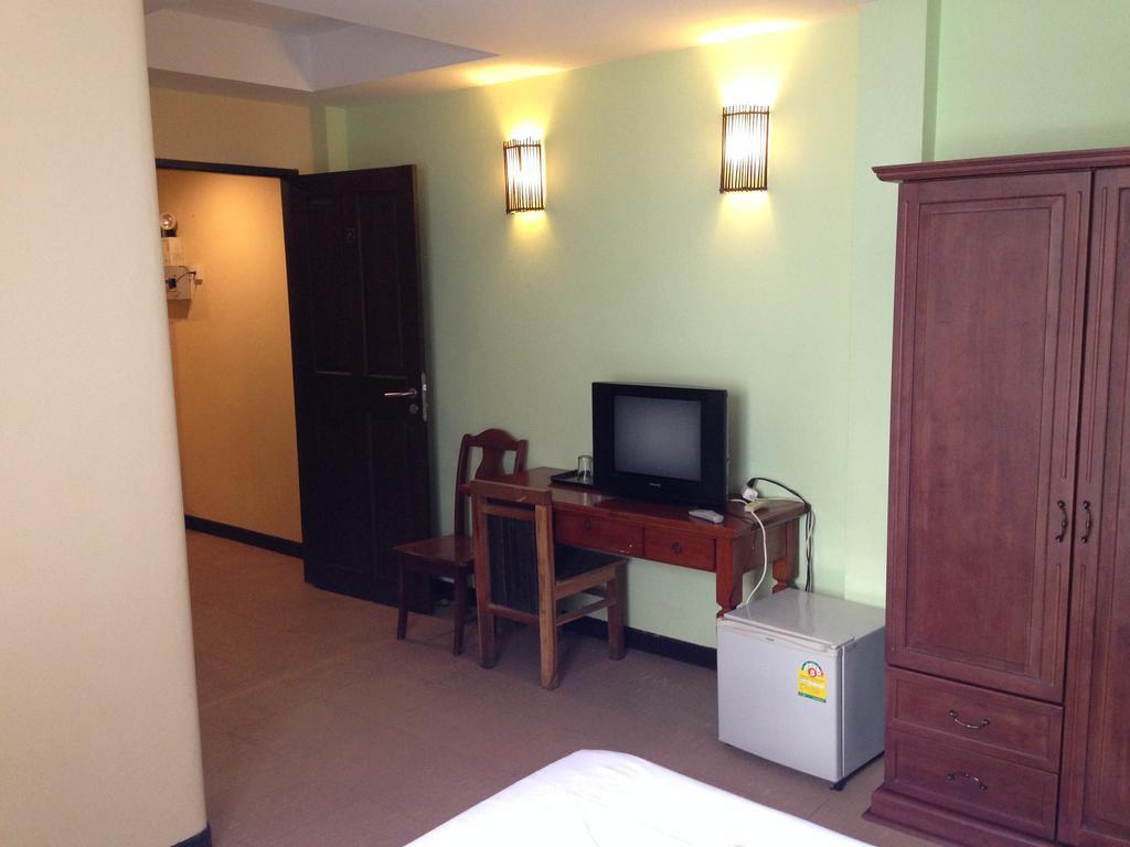 Хостел Tropicoza Patong Номер фото